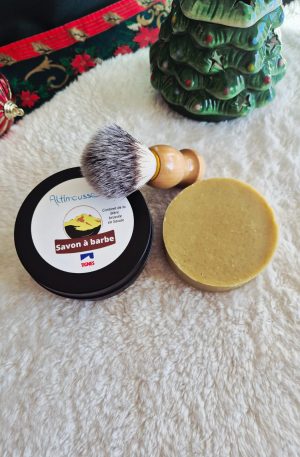 savon à barbe à la bière avec blaireau